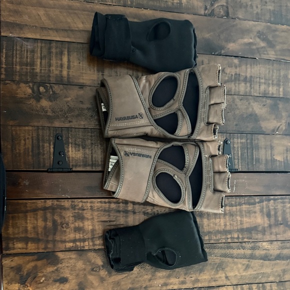 Men's Fingerless Workout Gloves - Black and Brown - Picture 3 of 3